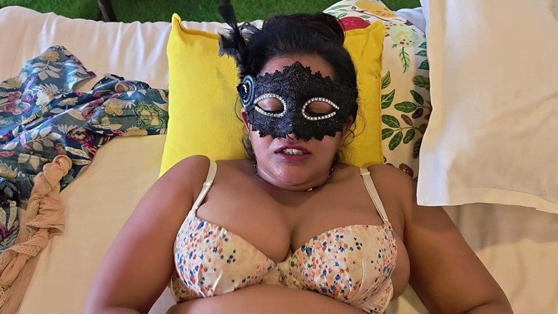 Spandana_Sweety: Hausbesitzer fickt mit hausmädchen