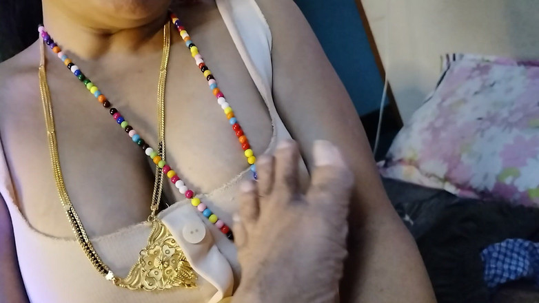 Anar Kali: Doamnă sexy preludiu suge pula vitregului