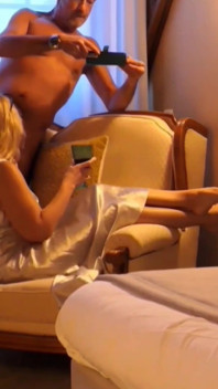 La moglie matura bionda amatoriale si gode il sesso quotidiano