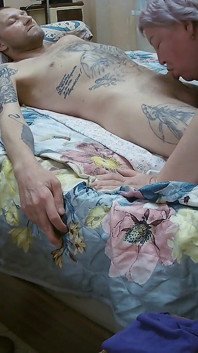 배다른 아들의 자지를 빨고 사정하는 새엄마