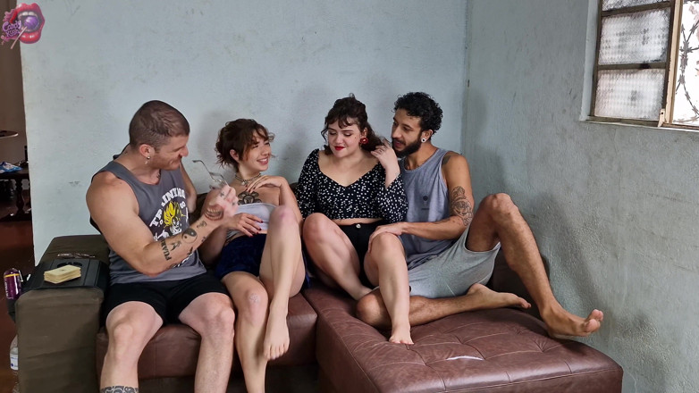 Candy Kush: น้องสาวต่างแม่เสี่ยงทายไพ่แล้วเห็นว่าจะมีเสียวกันเป็นก๊วน