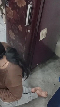Mädchen in der küche kühlschrank tor mit sperma auf arsch gefickt