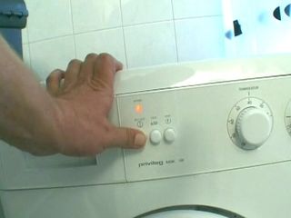 Deutsche Frauen: Gagică blondă frumoasă din Germania care își rade pizda pentru a-i...