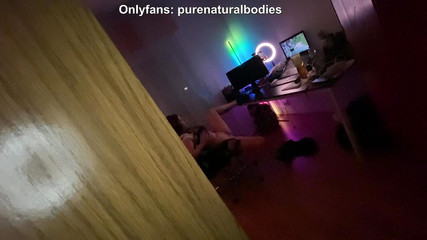 Purenaturalbodies: Video lengkap. Memergokinya masturbasi di aliran kedutnya dan merekam remaja...