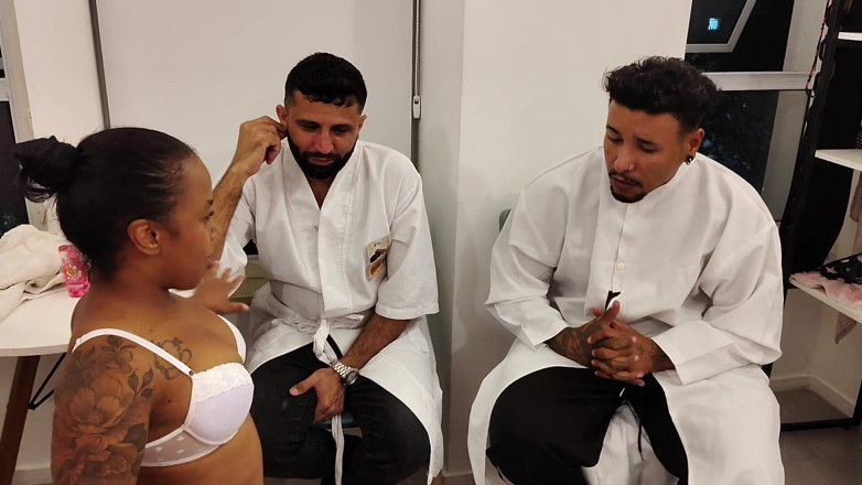 Tiffany Montavani: Dois Irmãos Fisioterapeuta, Safadão Após Consulta Da anã Os Gigante...