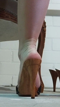 Secret Cam: Worship My Feet in Mules!