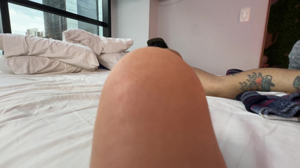 Dyavol: 小さな人間が私の肛門に入ろうとする