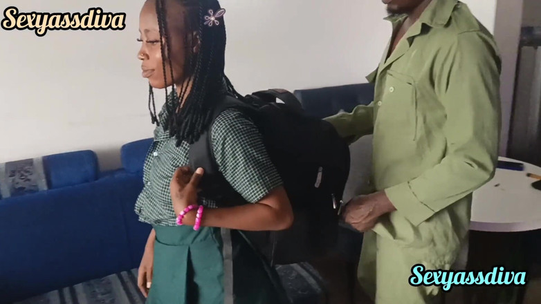 sexyassdiva: Maestro llevó a su estudiante a casa y le dio...