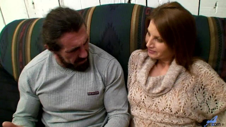 Anilos: Sexig brunett MILF Rae Rodgers leker med sina sexleksaker tills...