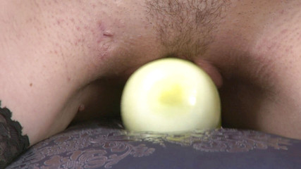 Toy Sluts: La troia bionda ama vibrarsi la figa