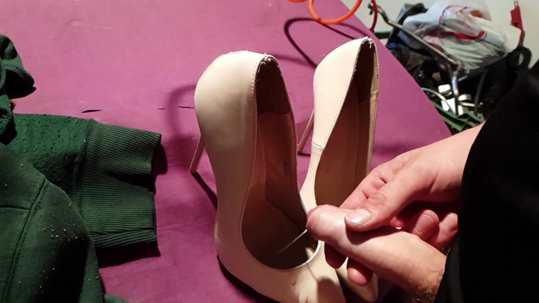Milosbroz: Botovo sperma nackt mit high heels, meine freundin.