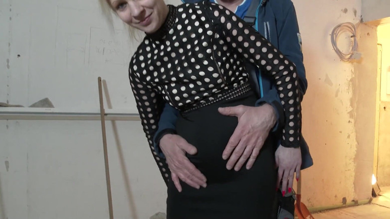 German Porn: Девушка-блондинка трахается и сосет член старого мужика