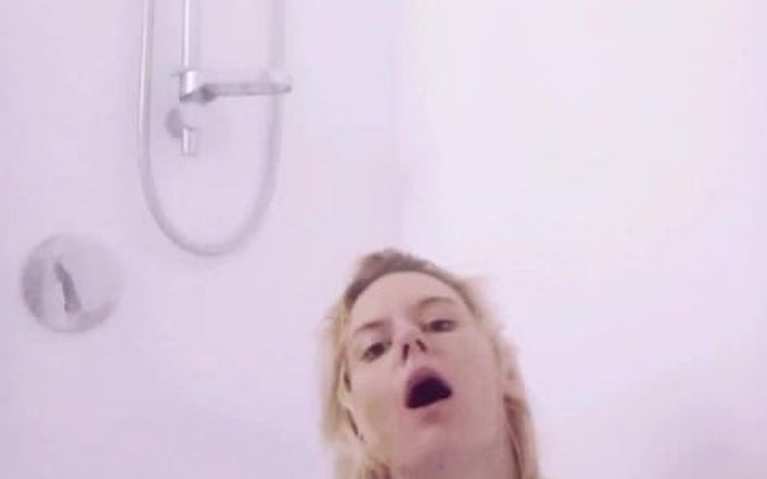 Staceystacked: Blöt milfy