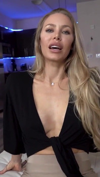 我的继母比我女朋友吹得更好