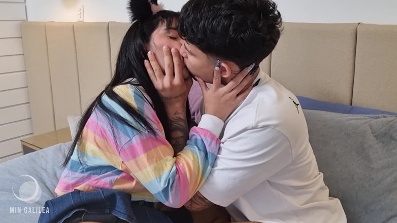 MinGalilea: Abang tiriku mergokin aku lagi ngentot di tengah-tengah live streaming -...