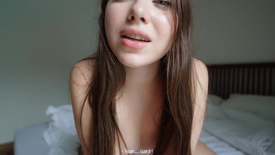 Arina_Love: Joi si rambut coklat berambut panjang dan kawalan melancap