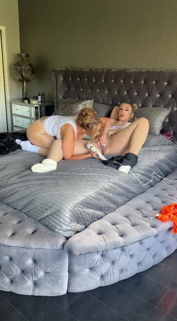 Richelle Ryan: Two Wet MILFs Scissor Until They Squirt