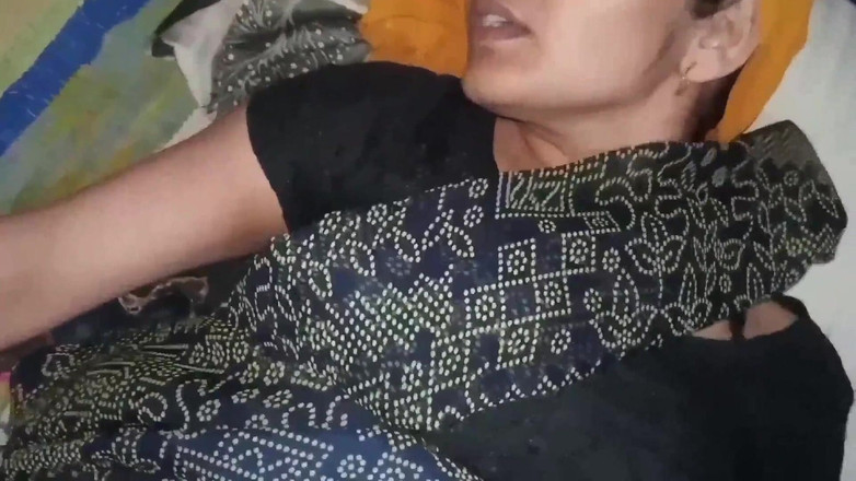 Janvibhabhii: Hermanastro me lamió el coño con la lengua caliente antes...