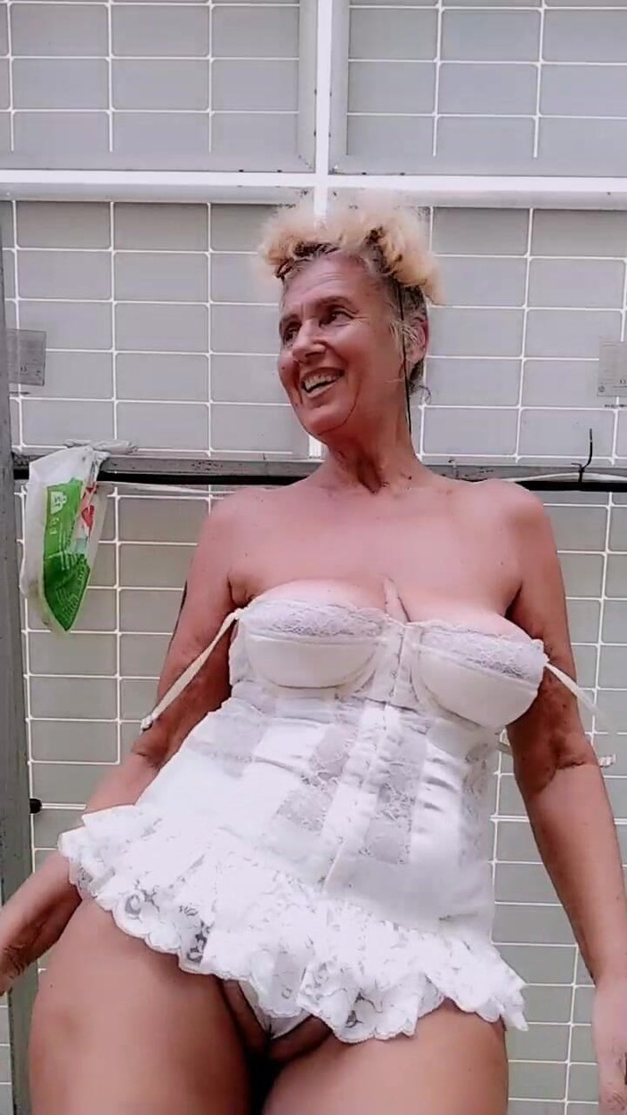 Lukerya: Bà nội trợ vui vẻ Lukerya: khi cải tạo xong,...