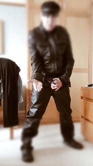 Bellhead: Slow motion leather jerk