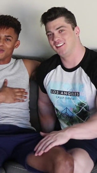 Ian Borne pieprzy Collin Simpson na swój gejowski debiut porno