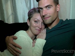 Private Society: Pasangan yang sempurna