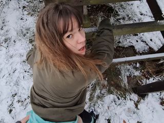 Anne-Eden: Snow Fuck with Cumshot and Spermwalk!!