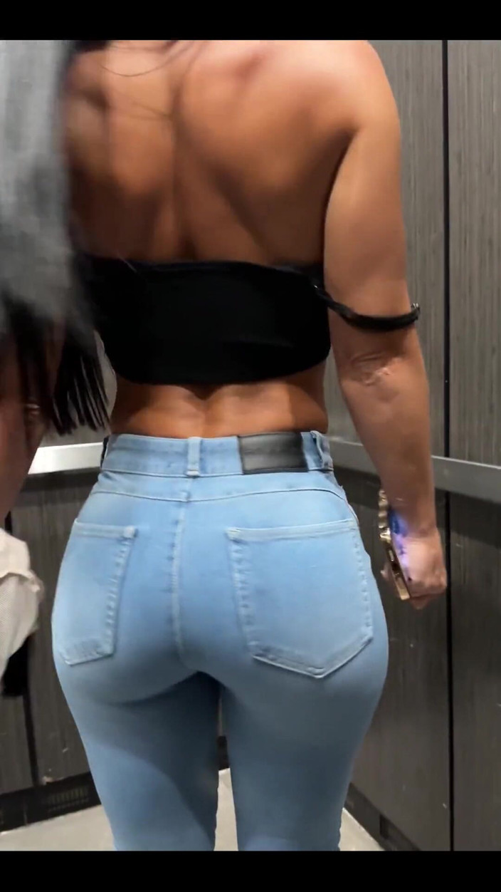 Miss Lexa: Jeans et super soirée de genre