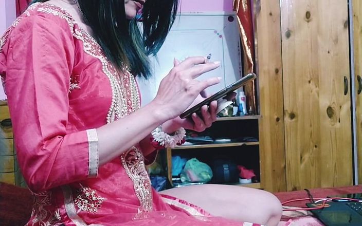 Bolly Karma: Une MILF sexy se fait fumer avant de sucer une...