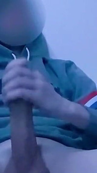 놀라운 자지를 가진 젊은 스트리머!