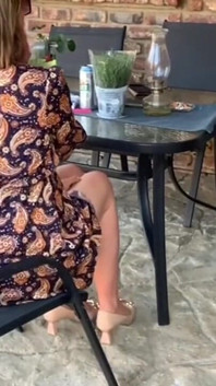 Esposa infiel chupando pau ao ar livre