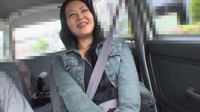 Asian Mature Climax: Mädchen wird abgeholt und gebeten, zu masturbieren