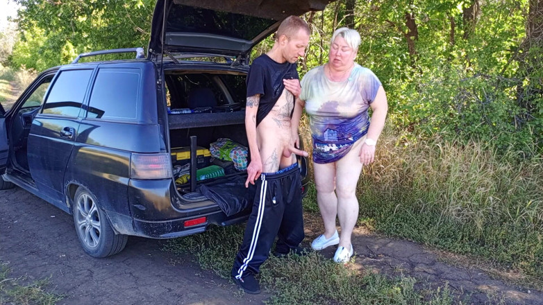 Zona901: 공원에서 내 이웃을 보지 후배위 스타일로 따먹고, 그녀의 입에 넣고 1분에 두 번 사정