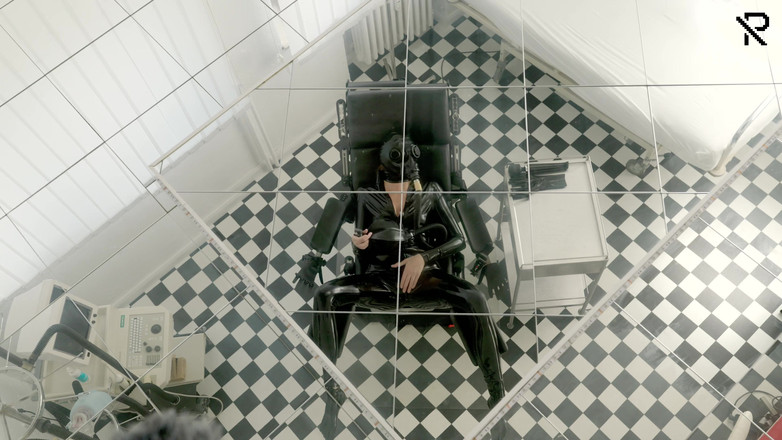 Rubber pervs: 고무 클리닉 1부에서 솔로 가스마스크 게임