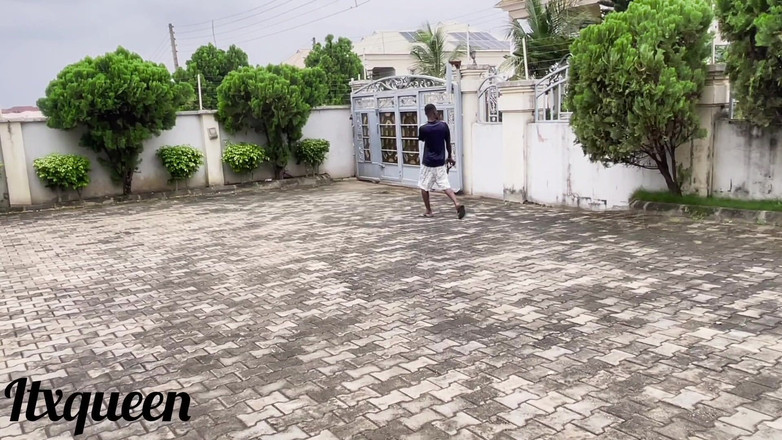 ITX_Kwin: El jardinero con la polla africana gigante