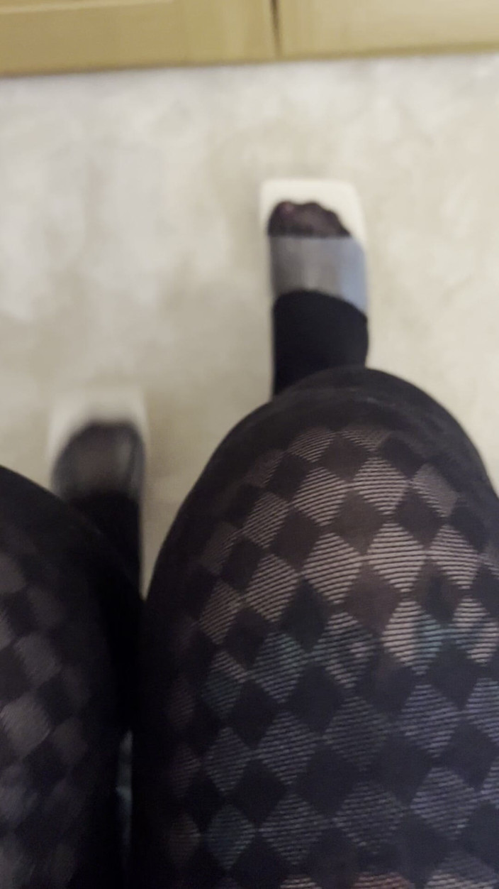 Bigtiddygoth: Nylonové nohy