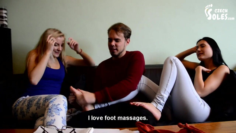 Czech Soles - foot fetish content: Dvě krásky páchnoucí překvapení