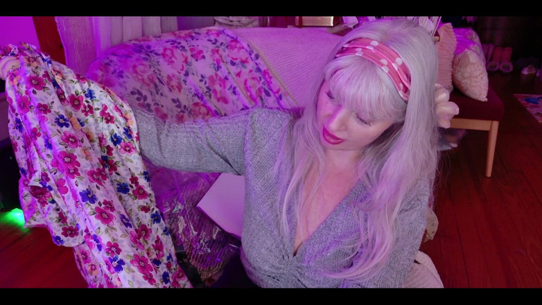 PaintedRose: Открываю атласные трусики