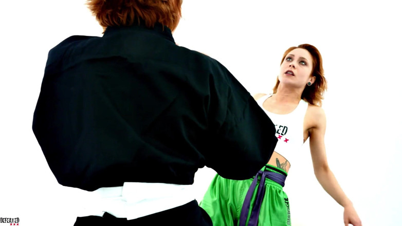 Defeated Sex Fight: Stella banaam Meryl - pairon vaali kaamukta ke saath haardakor laraee...