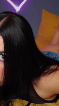 Dă-mi pula ta neagră cremoasă și rupe-mi pizda virgină