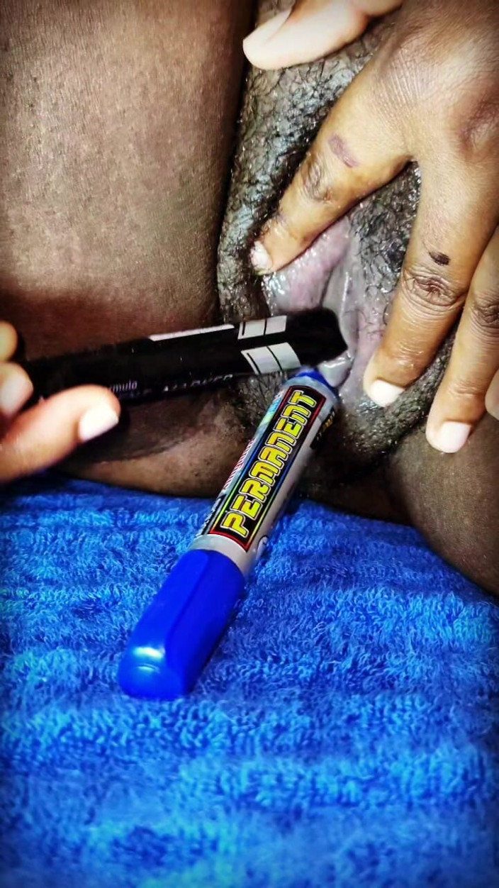 Pretty Betty22: Có ai banh lỗ của tôi không?