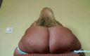 Naughty Desiree: Cel mai mare cur gras stătea pe un scaun