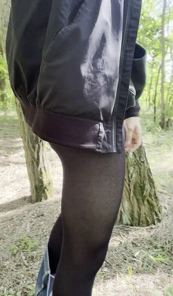 Apomit: Publicboy18, роздягання колготок