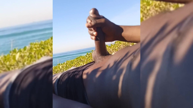 TheeeJonnyBravo: Fones de ouvido de óculos de advertência!! Estranho passa enquanto eu...