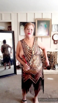 Dança striptease latina de 71 anos com buceta peluda