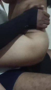 Meena najlepiej uprawia seks z Jamesem, kiedy Meeny nie ma w domu
