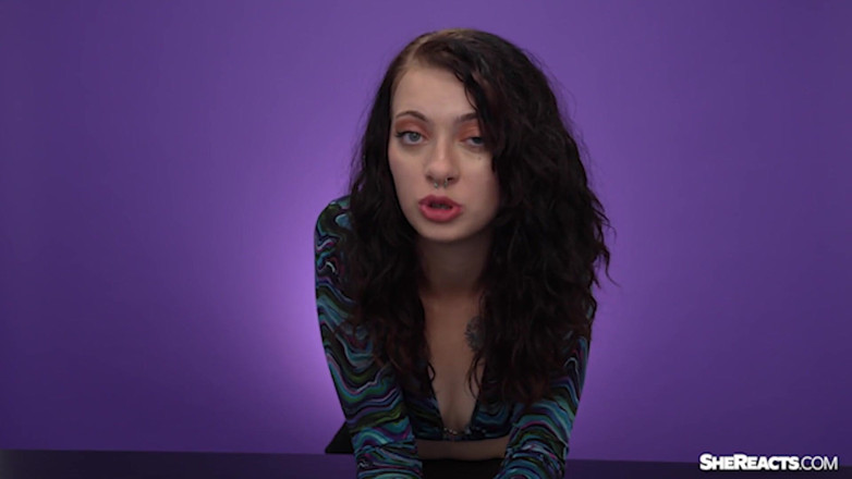 SheReacts: Trop petite ? Réaction à la petite bite, Redux