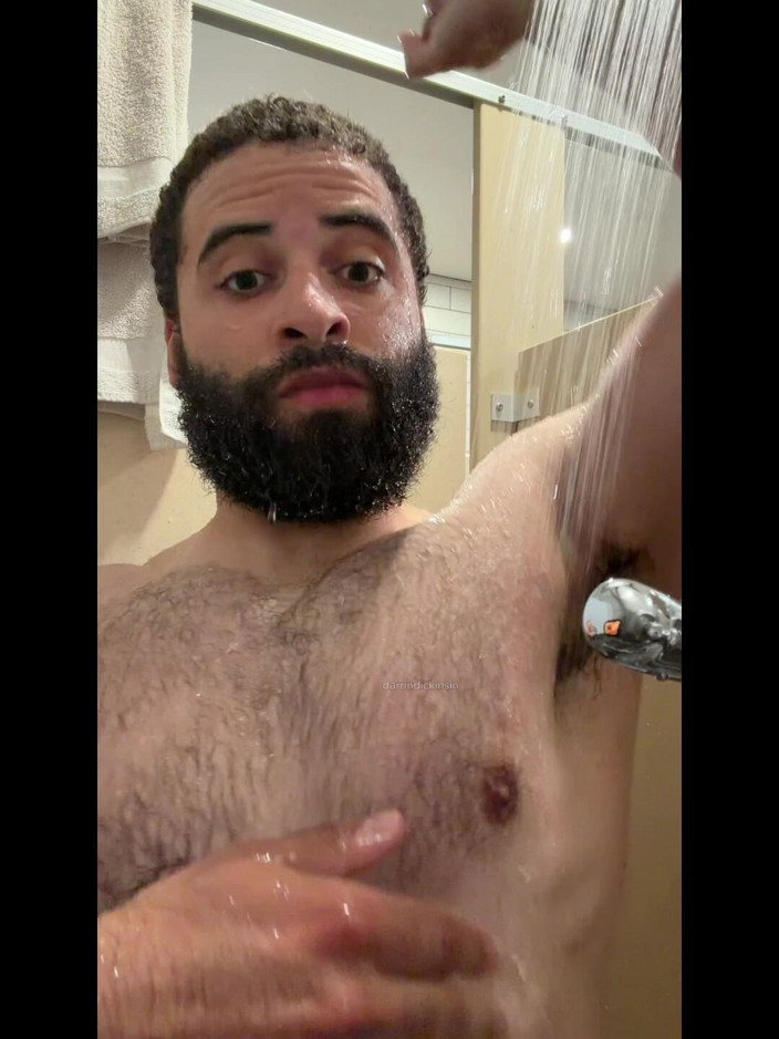 mascbeef95: Muscle Bearded Fella Caught in Showers