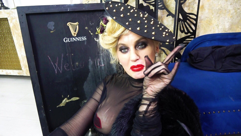 Goddess Celine: Помада цілує фемдом