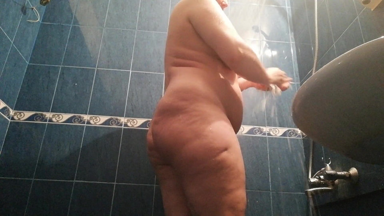 Putarankahotmilf: Douche sexy pour une BBW